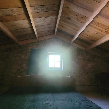 Nuit Insolite, Chambre Au Dessus D'Une Etable La Chapelle-Themer Exterior photo
